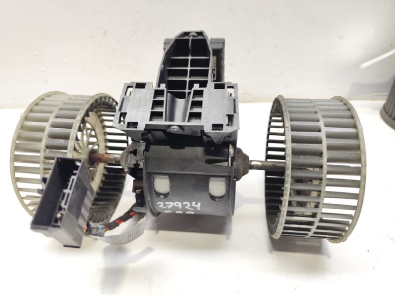 Recambio de ventilador calefaccion para bmw serie 5 berlina (e60) 520d referencia OEM IAM 64116933910  