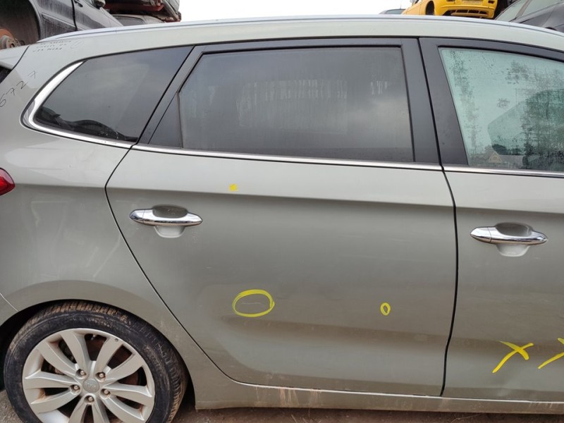 Recambio de puerta trasera derecha para kia carens ( ) attract referencia OEM IAM 77004A4000  