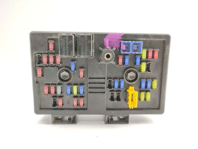 Recambio de caja reles / fusibles para chevrolet captiva 2.0 vcdi lt referencia OEM IAM 9682108282  
