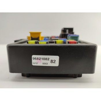 Recambio de caja reles / fusibles para chevrolet captiva 2.0 vcdi lt referencia OEM IAM 9682108282  