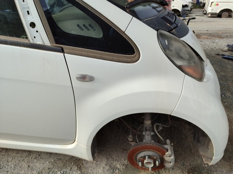 Recambio de aleta delantera derecha para mitsubishi i-miev basis referencia OEM IAM 5220F624  