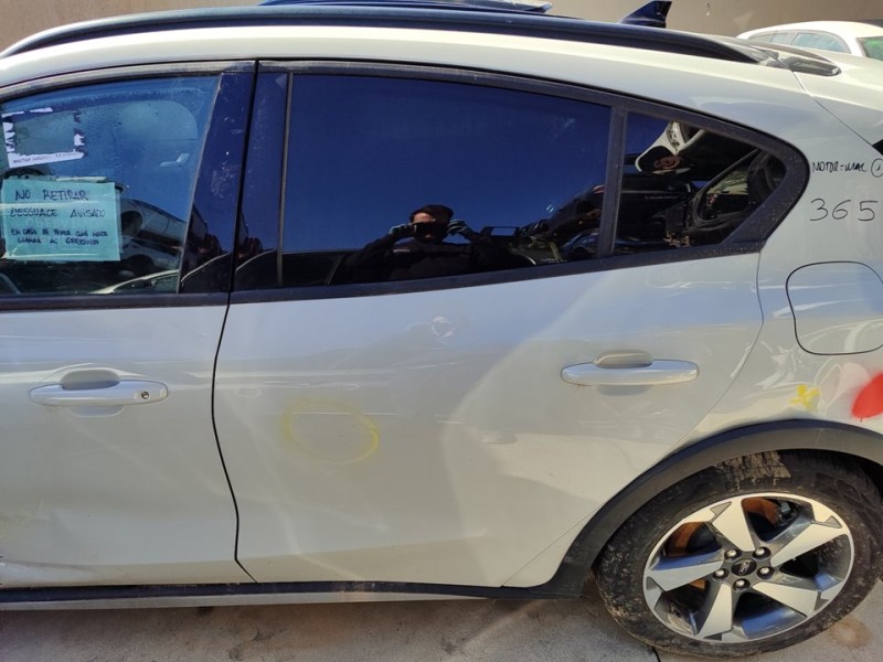 Recambio de puerta trasera izquierda para ford focus active referencia OEM IAM PJX7BA24631AG  
