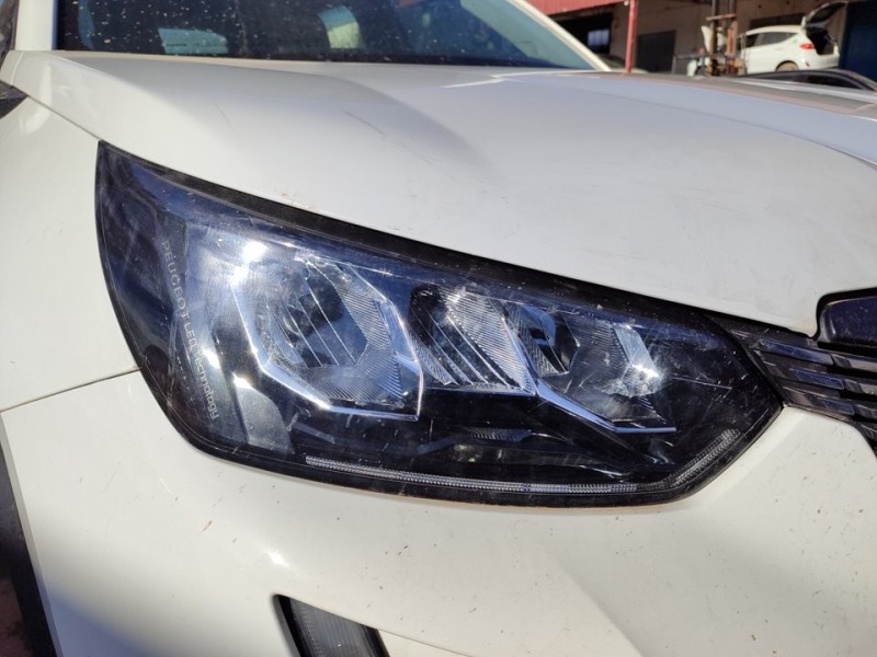 Recambio de faro derecho para peugeot 2008 (p1) allure pack referencia OEM IAM 9833036180  