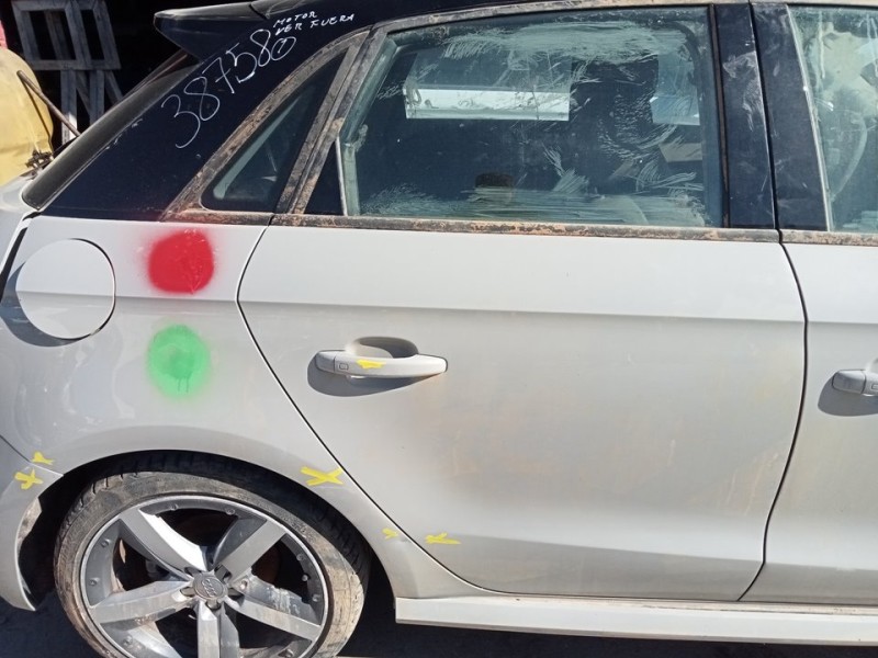 Recambio de puerta trasera derecha para audi a1 sportback (8xf) attraction referencia OEM IAM 8X4833052B  