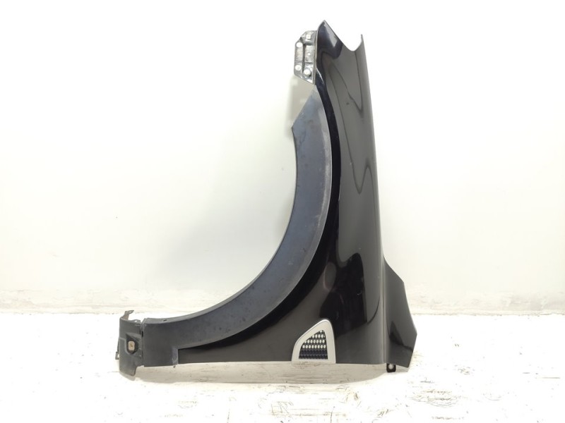 Recambio de aleta delantera izquierda para chevrolet captiva 2.0 vcdi lt referencia OEM IAM 96624392  