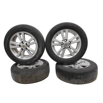 Recambio de juego llantas para toyota avensis (t27) advance referencia OEM IAM 4261105330  