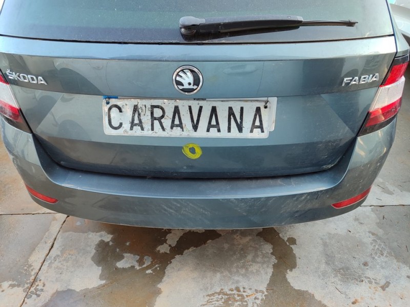 Recambio de paragolpes trasero para skoda fabia combi ambition referencia OEM IAM 6V9807421F  