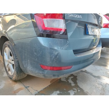 Recambio de paragolpes trasero para skoda fabia combi ambition referencia OEM IAM 6V9807421F  