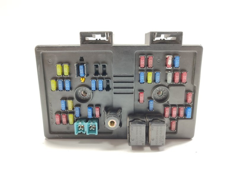Recambio de caja reles / fusibles para chevrolet captiva 2.0 vcdi lt referencia OEM IAM 96821082  
