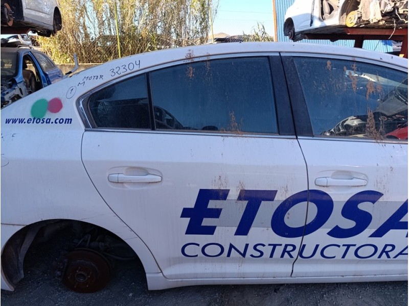 Recambio de puerta trasera derecha para toyota avensis (t27) advance referencia OEM IAM 6700305040  