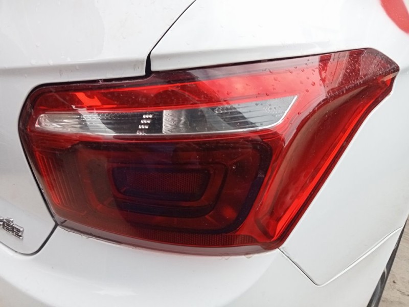 Recambio de piloto trasero derecho para citroën c-elysée shine referencia OEM IAM 9818810280  