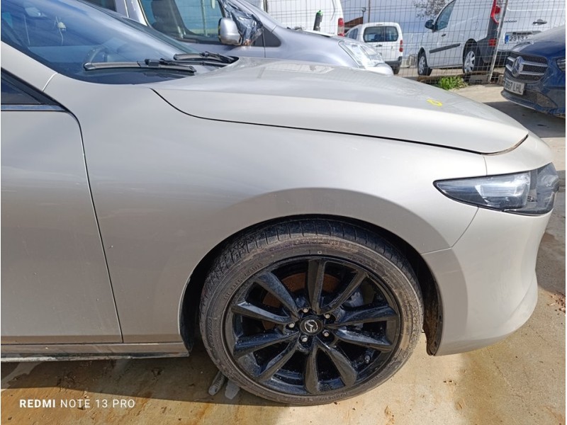 Recambio de aleta delantera derecha para mazda 3 berlina (bp) exclusive-line referencia OEM IAM BDTS52110  