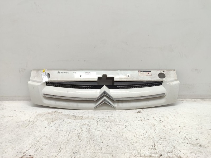 Recambio de rejilla delantera para citroën berlingo referencia OEM IAM 9644758177  
