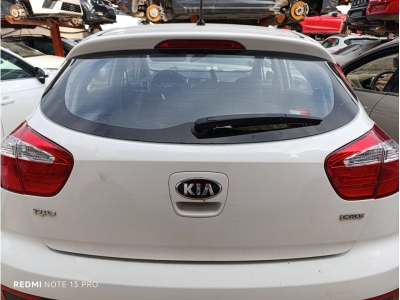 Recambio de porton trasero para kia rio basic referencia OEM IAM 737001W220  