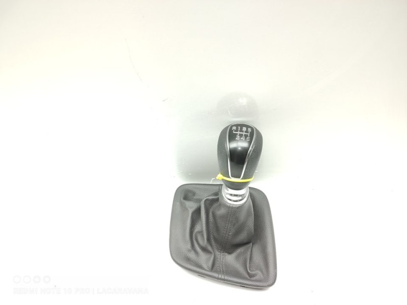 Recambio de pomo palanca cambio para kia cee´d business referencia OEM IAM 437111H030  