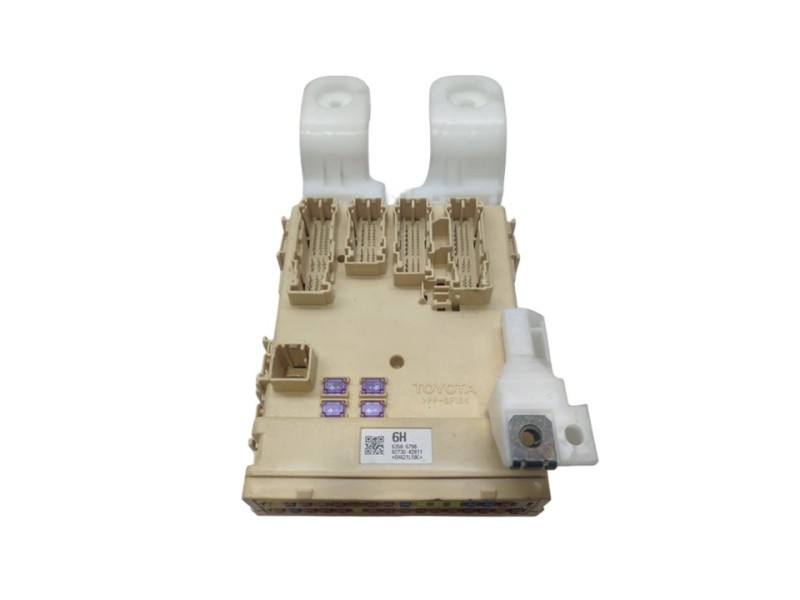 Recambio de caja reles / fusibles para toyota rav 4 advance hybrid referencia OEM IAM 8273042811  