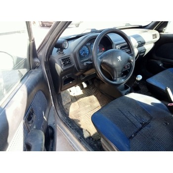 peugeot 106 (s2) del año 2000